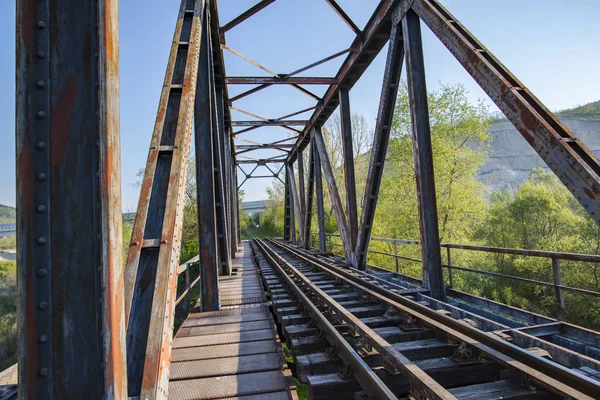 Vieux Pont Travers Forêt Travers Rivière — Photo