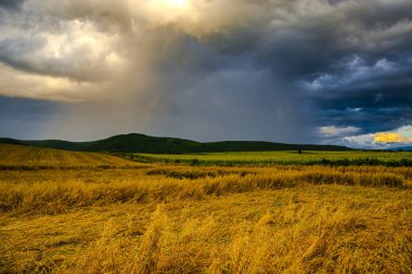 Bulutlu gökyüzü, doğal arka plan ile Alan