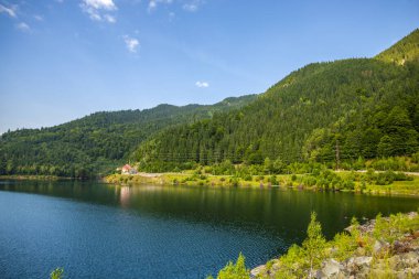 Yüksek dağların doğal manzarası