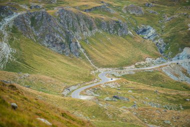 Yüksek dağların doğal manzarası
