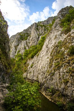 Yüksek dağların doğal manzarası