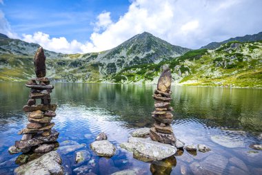 Yüksek dağların doğal manzarası