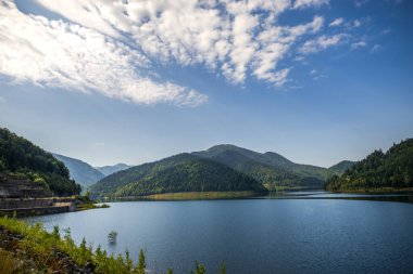 Yüksek dağların doğal manzarası