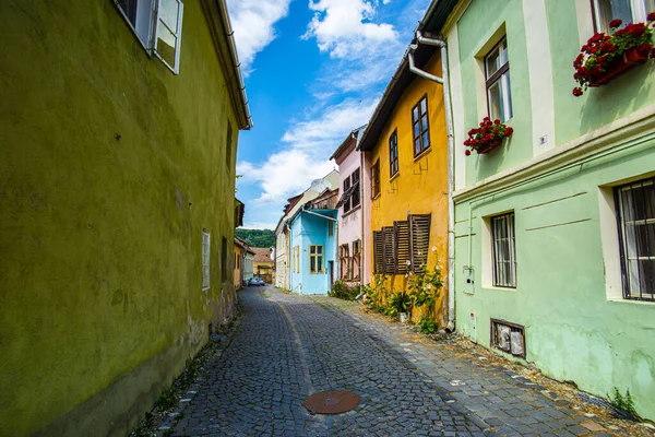 Samimi evleri olan eski küçük bir şehir