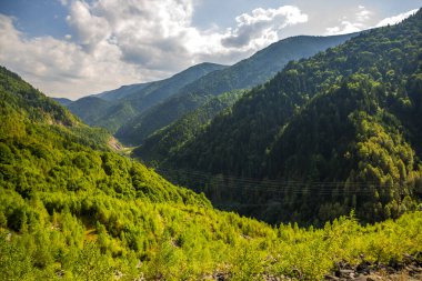 Yüksek dağların doğal manzarası
