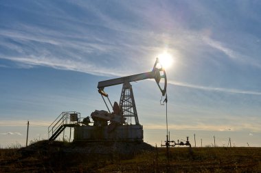                    Teknolojik petrol ve gaz üretimi. Üretim, ulaşım ve petrol işleme. Dünya nüfusu için üretim.            