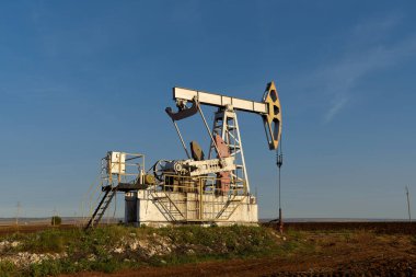                Teknolojik petrol ve gaz üretimi. Üretim, ulaşım ve petrol işleme. Dünya nüfusu için üretim.                