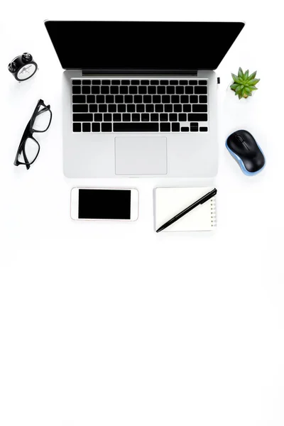 Creative flat lay photo of modern workplace with laptop, top vie — Stock Photo, Image