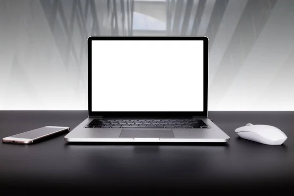 Laptop-Hintergrund, Arbeitsplatz mit Laptop-Computer, Bürozubehör — Stockfoto