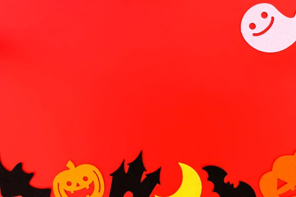 Halloween holiday decorations on red background, — Stock Photo, Image
