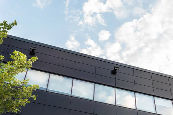 Edificio de pequeñas empresas exterior — Foto de Stock