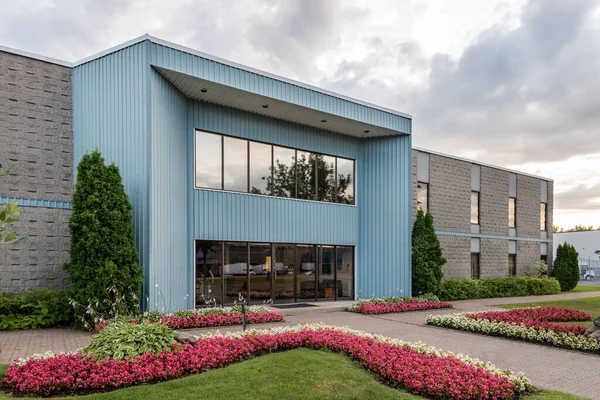 Edificio de pequeñas empresas exterior — Foto de Stock