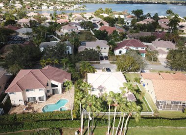 Orta sınıf banliyö semtte Florida havadan görünümü