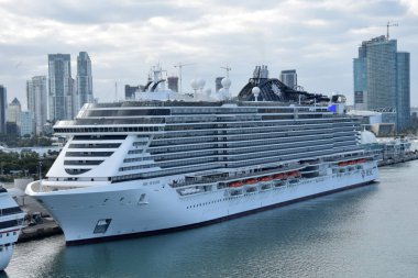 Miami, Amerika Birleşik Devletleri - 22 Aralık 2018: Msc sahil cruise gemi kalkış için Miami'den bir hafta sürecek Caribbean seyahat etmeye hazırlar