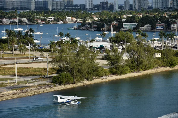 Hydroplán Odjíždí Vodních Cest Miami Karibiku — Stock fotografie