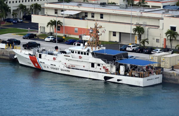 Miami Stany Zjednoczone Ameryki Grudnia 2018 Coast Guard Cutter Czeka — Zdjęcie stockowe