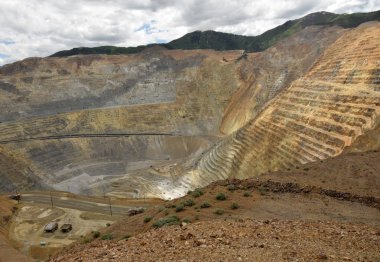 Metal cevheri kazısı