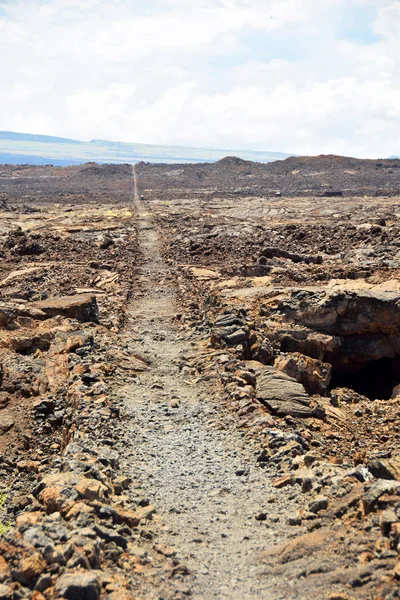 Volcanic rocks and path in hawaii — Stock Photo, Image
