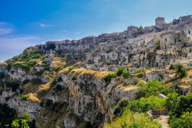 Sassi di Matera, İtalyan eski mağara kenti manzaralı