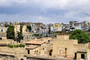 Herculaneum. Antik ve modern şehir kalıntıları üzerine sayısı