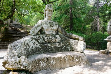 Antik heykel, ünlü Parco dei Mostri, Proserpine tezgah Sacro Bosco veya Giardini di Bomarzo olarak da bilinir. Canavarlar park. Lazio, İtalya