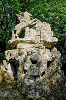 Antik Rönesans heykel ünlü Parco dei Mostri, Pegasus da Sacro Bosco veya Giardini di Bomarzo denir. Canavarlar park. Lazio, İtalya