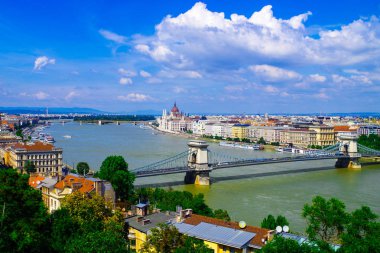 Budapest, Tuna Nehri, Chain Bridge, Macaristan Parlamentosu'nun ve şehir panoraması evler.