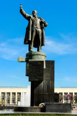 Vladimir Lenin Saint Petersburg, Rusya Federasyonu - 11 Mayıs 2018 - anıt üzerinde zırhlı bir araç duruyor. Finlandiya Tren İstasyonu, Saint Petersburg