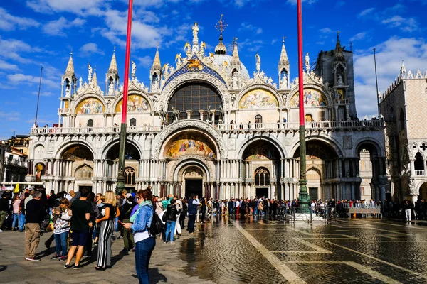 Venezia Italia Settembre 2017 Grande Pozzanghera Davanti Alla Basilica San — Foto Stock