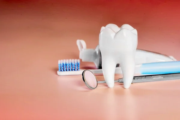 White big healthy tooth and different tools for dental care, on living coral gradient dental background. — Stock Photo, Image