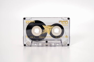Prag, Çek Cumhuriyeti - 29 Kasım 2018: Ses kompakt kaset Philips Cd ekstra krom 90. Beyaz arka plan ön görünümünde ses kaseti. Ses çalma ve kaydetme için analog format.