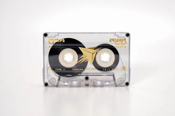 Prag, Çek Cumhuriyeti - 29 Kasım 2018: Ses kompakt kaset Philips Cd ekstra krom 90. Beyaz arka plan ön görünümünde ses kaseti. Ses çalma ve kaydetme için analog format.