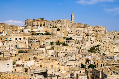 Sassi di Matera. Panoramik görünümü güzel bir güneşli gün mağaralarda Ortaçağ şehir için. Basilicata, İtalya