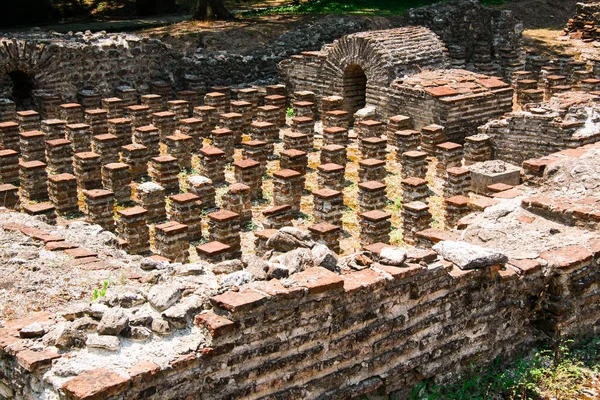 Antik Yunanistan şehir Dion. Roma Odeion ve Thermae kalıntıları. Makedonyalı kutsal şehir'in arkeolojik park.