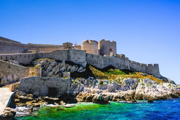 Chateau DIF, Marsilya Körfezi adada ünlü hapishanesi. Eğer kale.
