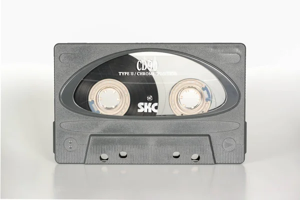 捷克布拉格 2018年11月29日 音频紧凑型盒式磁带 Skc 超级铬 白色背景上的音频盒式磁带 音频播放和录制的模拟格式 — 图库照片