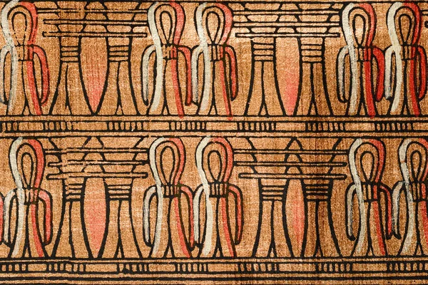 Altägyptisches Ornament aus altem Papyrus mit Symbolen von Lotus und Ankh. — Stockfoto