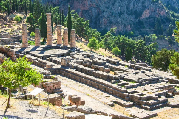 Delphi, Yunanistan: Delphi Oracle, Yunan kültürünün Merkezi ile Apollon Tapınağı kalıntıları.