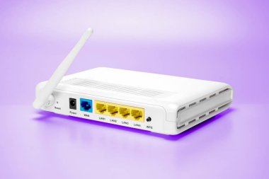 Witeless beyaz yönlendirici ev ağı, internet, ethernet bağlantısı için kırmızı arka plan üzerinde kapat.