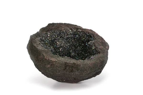 Vezüv yanardağının yamaçlarından gelen volkanik bomba, yarıya inen, olivin ve diğer mineral kristalleriyle dolu. Beyaz arka planda, yakın.