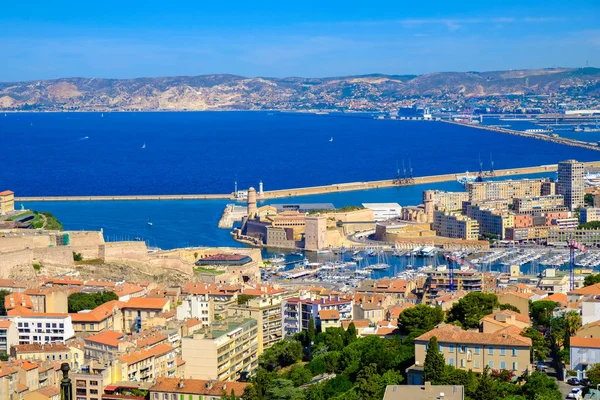Vista panorámica de los puertos antiguos y nuevos de Marsella. Vieux-Port de Marseille, Francia . — Foto de Stock