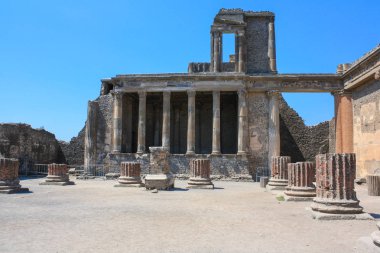 Pompeii, arkeolojik alan, Roma Tapınağı'nın antik kalıntıları.