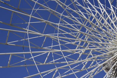 Mavi bir arkaplanda çember