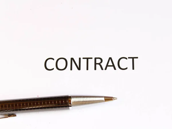 ペン付きの白い紙の契約書 — ストック写真