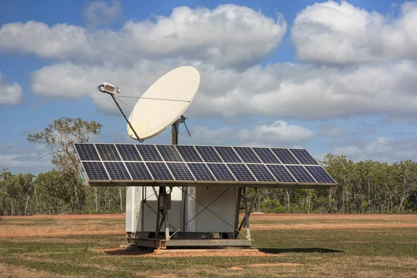 Panneaux Solaires Disque Satelite Dans Australie Éloignée — Photo