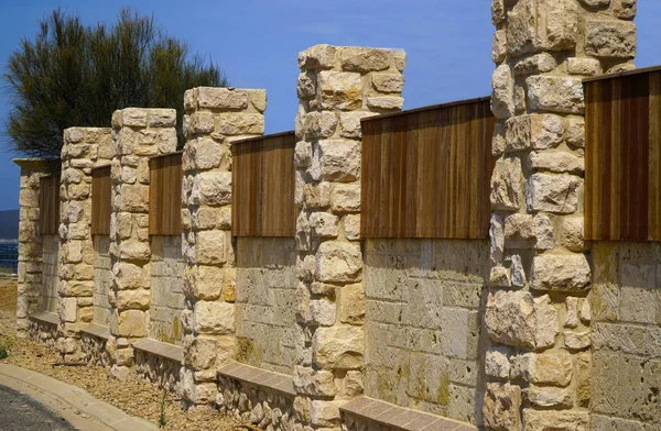 Timber and stone fence — Stock Photo, Image