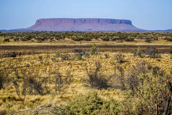 Mount Conner från Lasseter Highway — Stockfoto