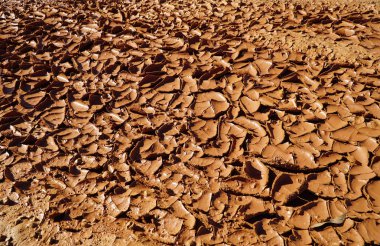 kuru çatlak ve soyma zemin