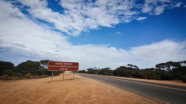 Australiens längste gerade Straße, eyre highway — Stockfoto