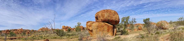 I Devils Marbles sono grandi massi granitici — Foto Stock